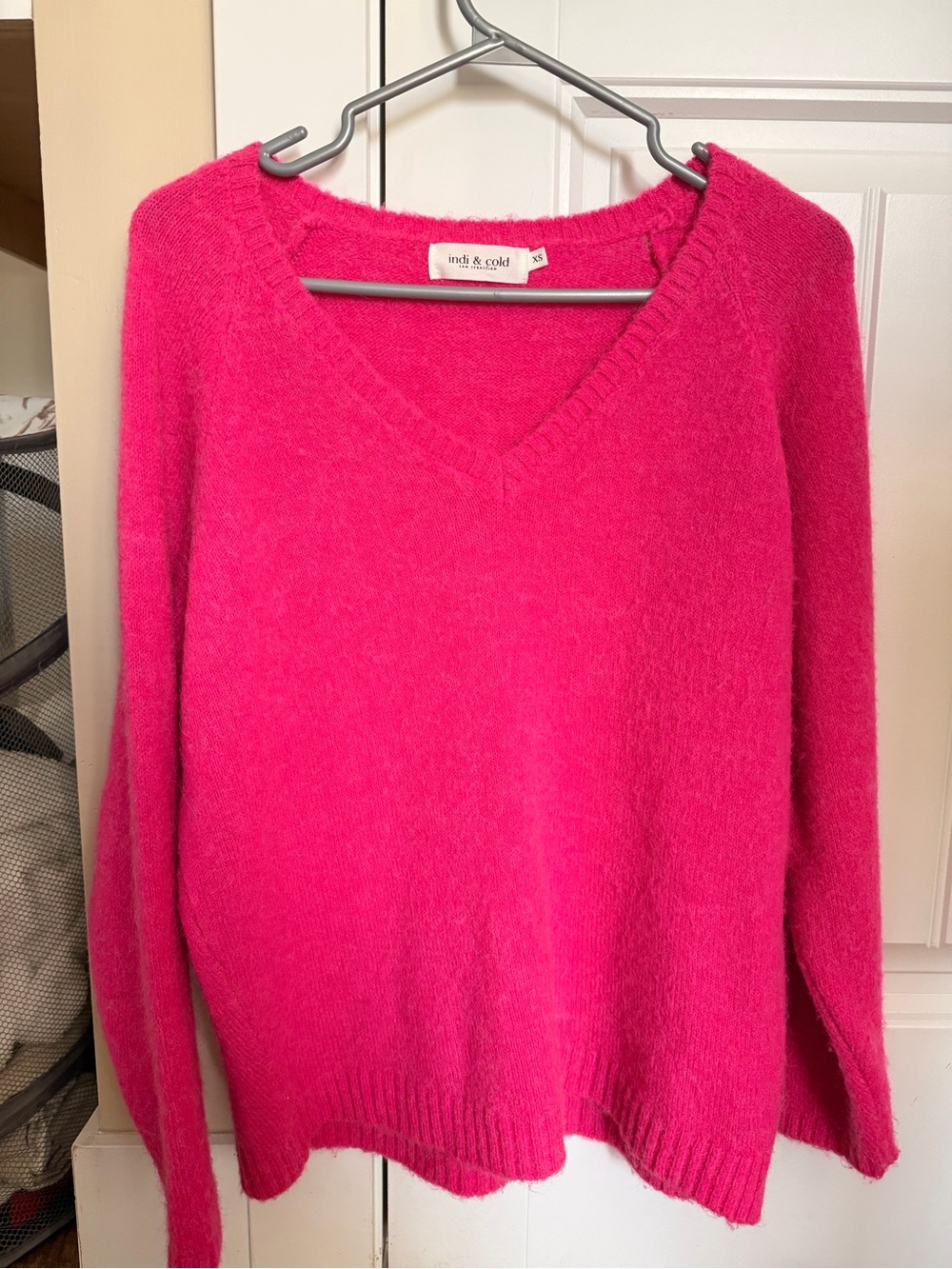 Indi & Cold Fuschia V-Neck Women's Sweater made with Alpaca